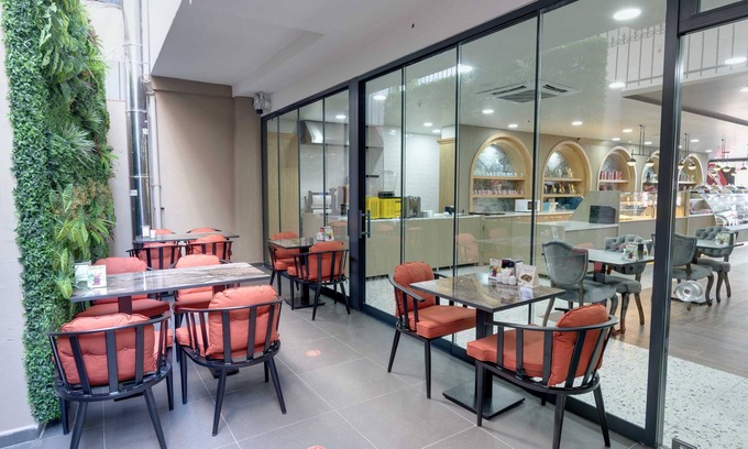 Arnavutkoy Hotel | Discover Istport Hotel: Guest Rated 8.6 with Great Amenities