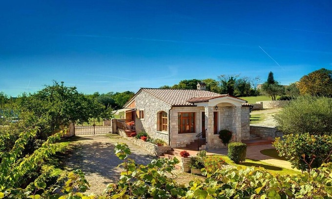 Rakalj Villa | Tranquil Istrian House with Ocean View and Breakfast