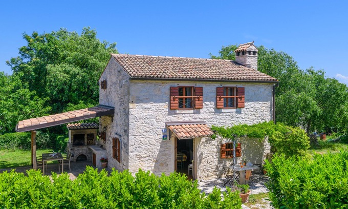 Rakalj House | Idyllic Istrian Stone House with Fireplace & Garden Retreat