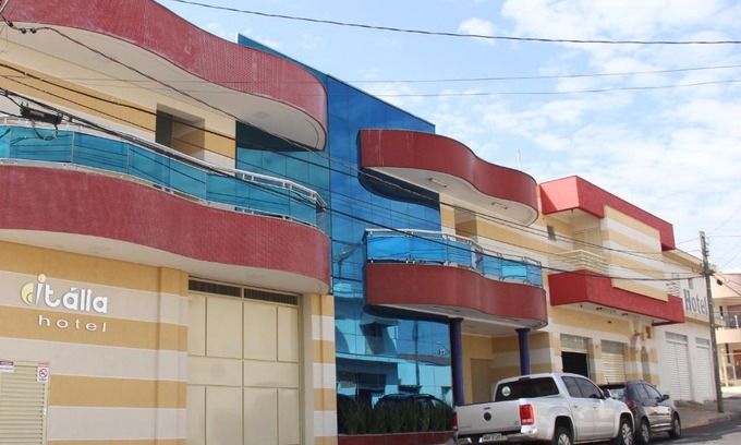 Fernandopolis Hotel | Elegant Itália Hotel: 4-Star Retreat with Breakfast Included