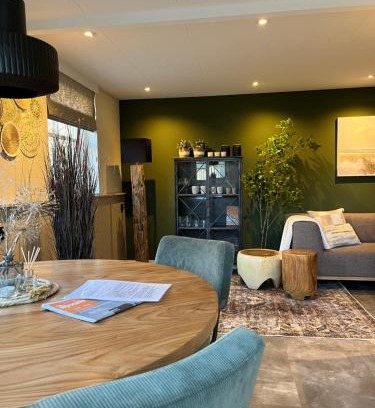 Baaiduinen Apartment | Family-Friendly It Bûthús with Top Guest Rating of 9.2