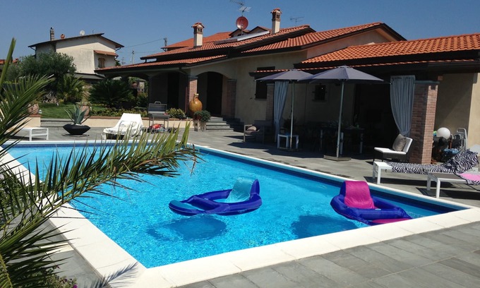 Castelnuovo Magra Apartment | Idyllic Retreat with Pool & Garden Near Cinque Terre