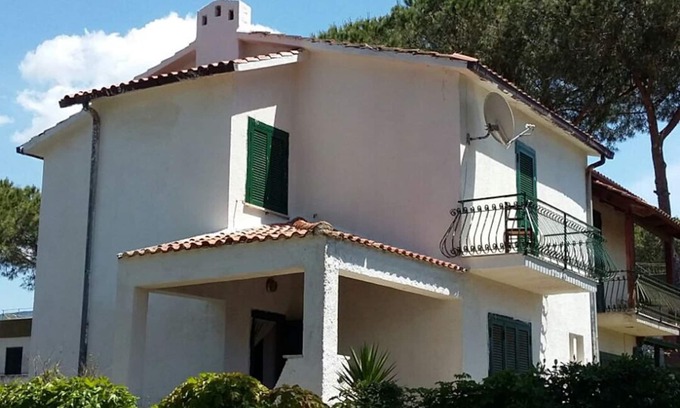 Baia Domizia Villa | Oceanfront Villa - Pachiderma House with Pool & Spa Amenities