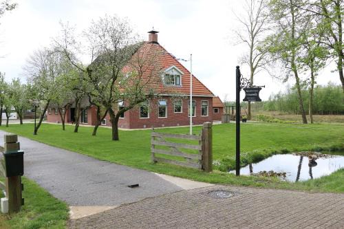 Eernewoude Apartment | Pet-Friendly Retreat at It Foarhús - Rated 9.2/10!