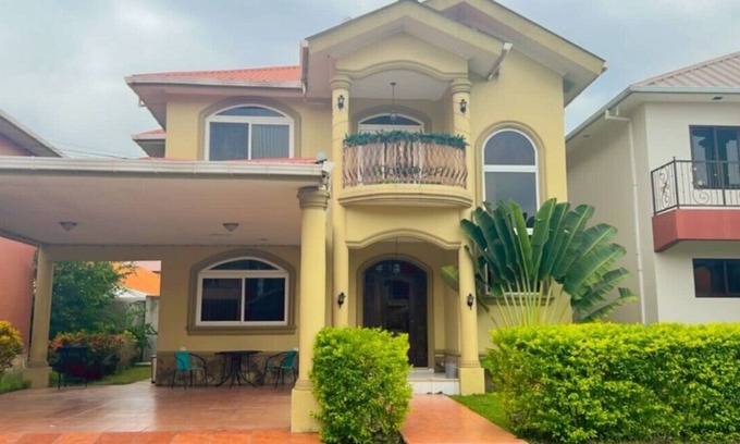 La Lima House | Charming 3-Bedroom House with Child-Friendly Amenities