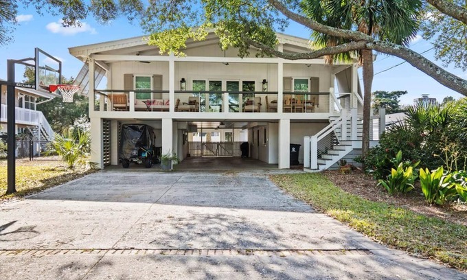 North Litchfield Beach House | Experience Joyful Days at the Beach with Ocean Views