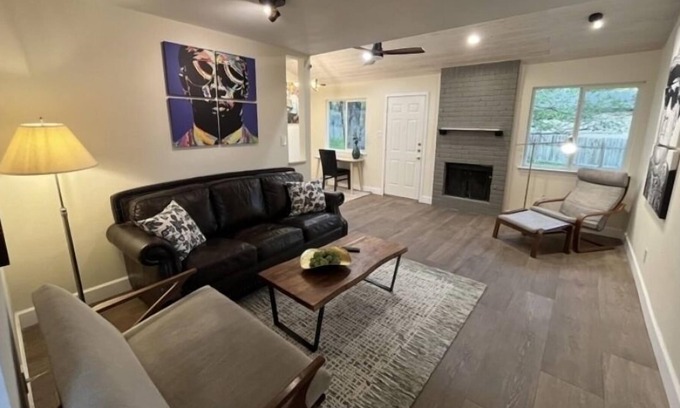 Parker Lane House | It is few minutes to downtown Austin, you can easily bike scooter to lady bird