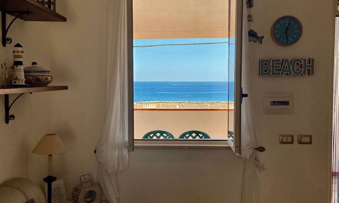 Isola di Capo Rizzuto Apartment | Unforgettable Le Cannella Beach with Ocean View and Pool