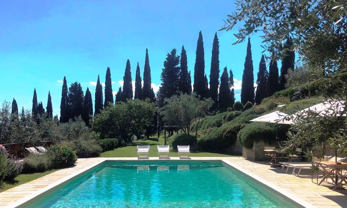 Loro Ciuffenna House | Idyllic Residence with Panoramic Views and Pool Access