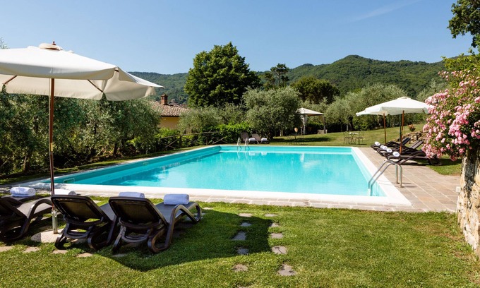 Lucolena Apartment | Guest Rated Villa il Castellaccio: Chianti Pools & Dining