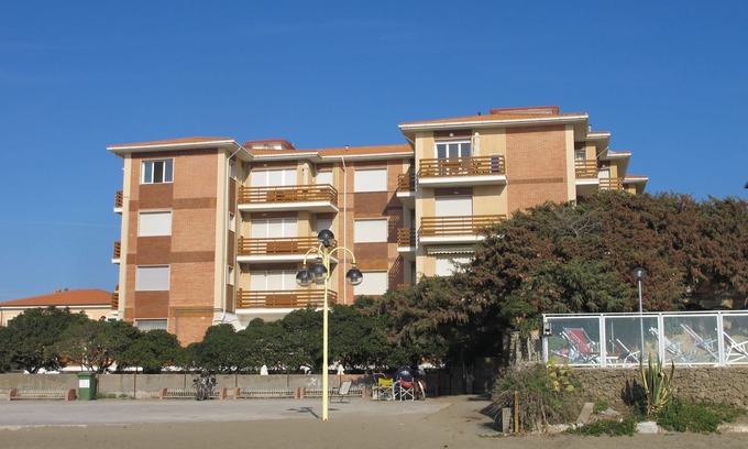 Marina di Castagneto Carducci Apartment | Coastal Retreat in Tuscany with Beach Access & Pool