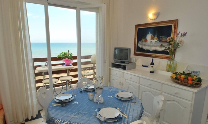 Marina di Castagneto Carducci Apartment | Cozy Holiday Apartment in Marina di Castagneto Donoratico