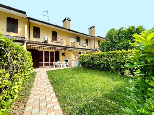 Porto Santa Margherita Villa | Tranquil Villa with Private Garden & Pool Access