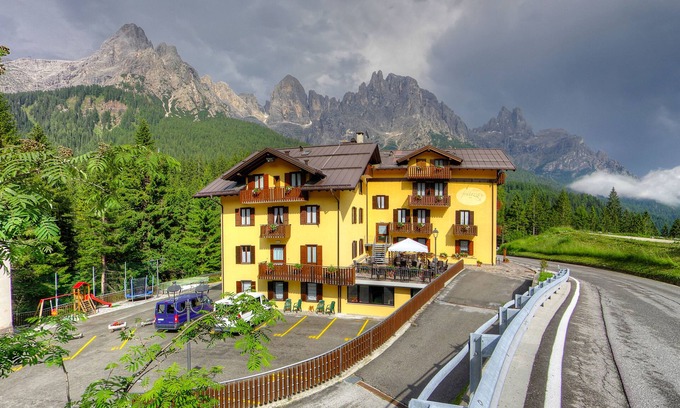 San Martino di Castrozza Hotel | Discover Hotel Fratazza: Family-Friendly with Pool Access