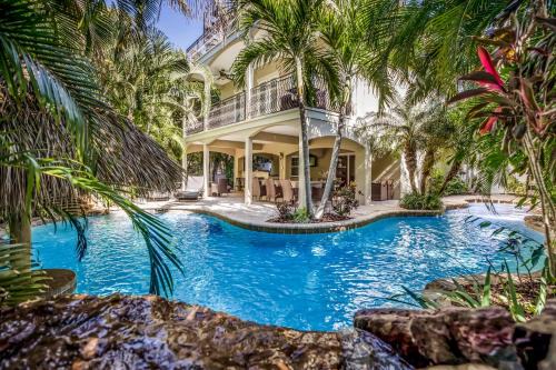 Holmes Beach House | Escape to a Jungle Paradise with Oceanfront Views