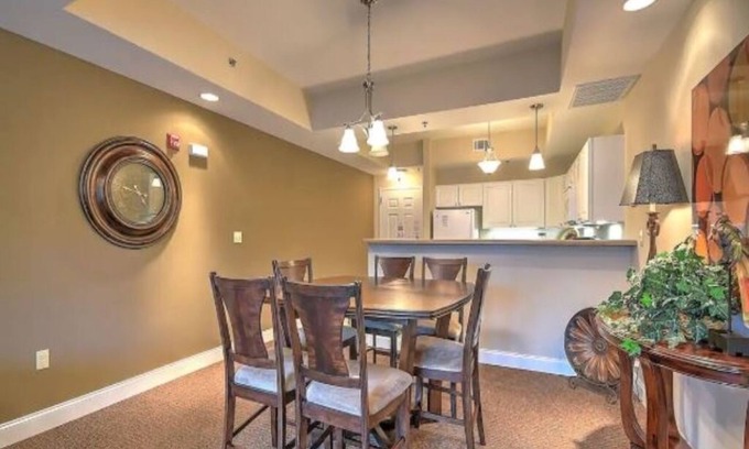 Bluff City Condo | Explore Bristol: 2BR Retreat with Pool and Spa Access