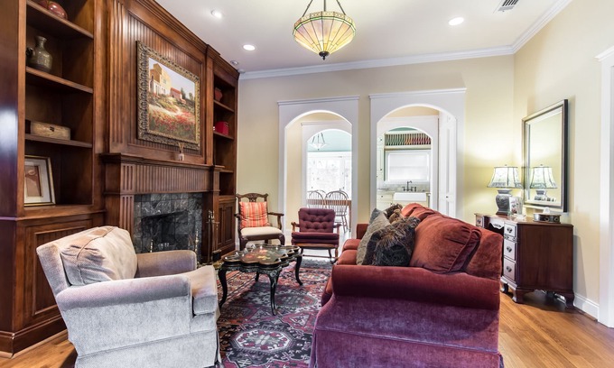 Oak Lawn House | Prime Location Near Top Dallas Attractions with Kitchen Access