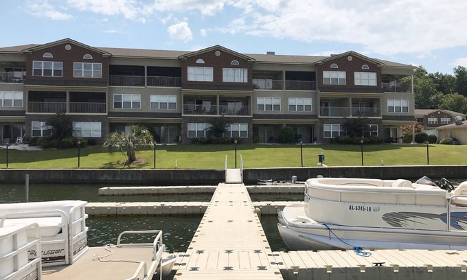 Alexander City Condo | Plan Your Auburn Football Getaway - Sleeps 6, Great Amenities!