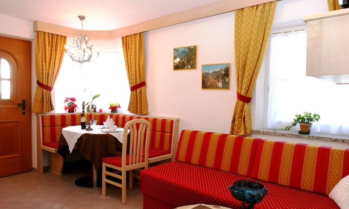 Bulla Apartment | Cozy Holiday Apartment in Sankt Ulrich for 2-3 Guests