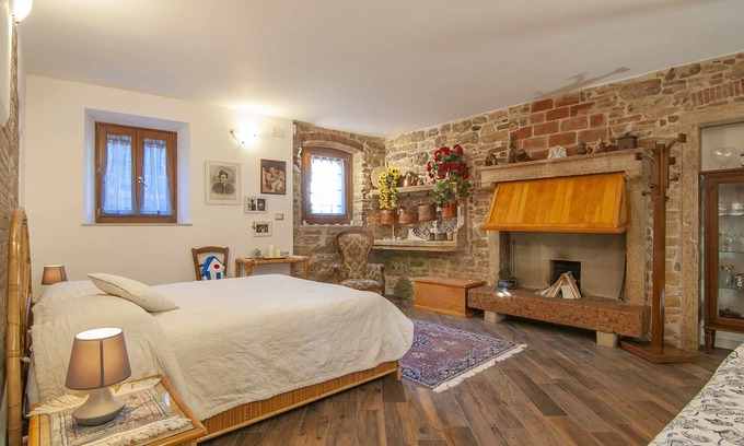 Sant'Ambrogio di Valpolicella Apartment | Romantic Getaway at Dimora Laura with Cozy Wood Stove