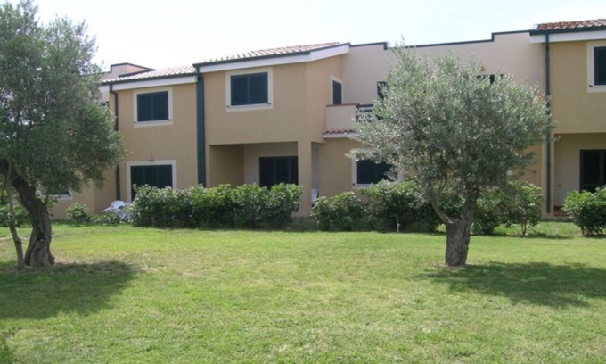 Isca Marina House | Beachfront Bilocale in Tourist Village with Ocean Views