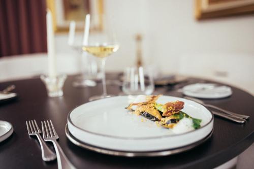 St. Gertraud House | Experience Oceanfront Comfort at Haus Elisabeth Hotel
