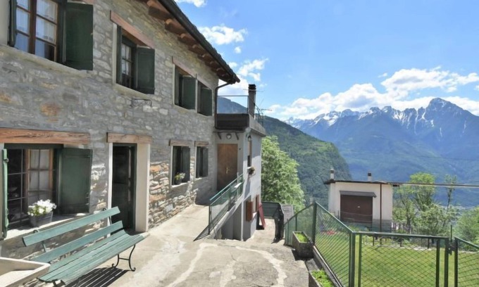Guglielmo House | Elegant Rustico Olmo with Lake Views & Spa Amenities