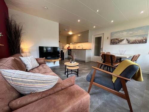 Baaiduinen Apartment | Discover It Winkelhûs: Family-Friendly Retreat with Dining