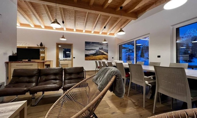 Selva di Val Gardena House | Welcoming Wolkenstein House in Gröden for Large Groups