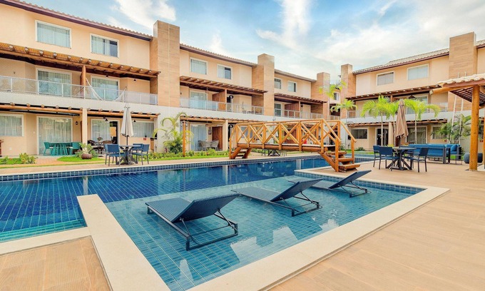 Itacimirim Apartment | Discover IT20 Triplex: 4 Suites Near Praia do Surf