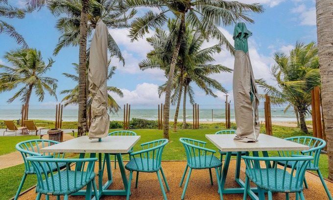 Itacimirim Apartment | Ocean View Retreat: IT22 Lindo Apto 3 Quartos by the Beach