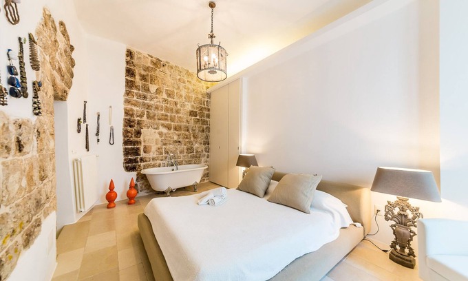 Polignano a Mare House | Itaca: Unique Townhouse with Hot Tub in the Historic Center