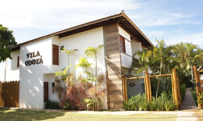 Itacimirim Apartment | Idyllic Itacimirim: Oceanfront Escape with Pool & Breakfast