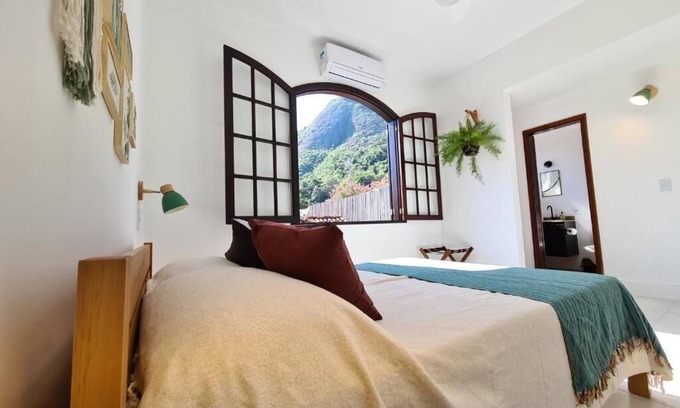 Itacoatiara Apartment | Beachfront Itacoatiara Apartment with Breakfast & Ocean View