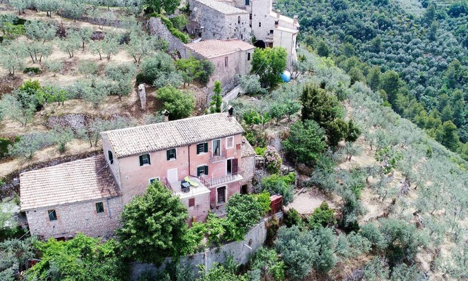 Campello sul Clitunno House | Discover a Serene Mansion in the Heart of Umbria
