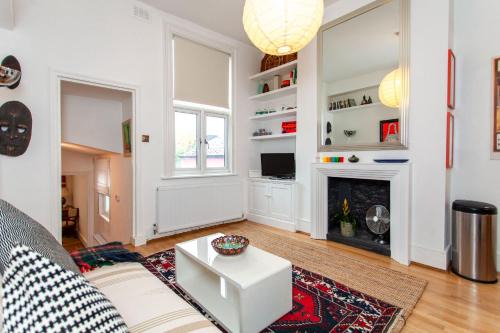 Fortune Green Apartment | Stylish Italianflat - Kilburn Art Style for Families