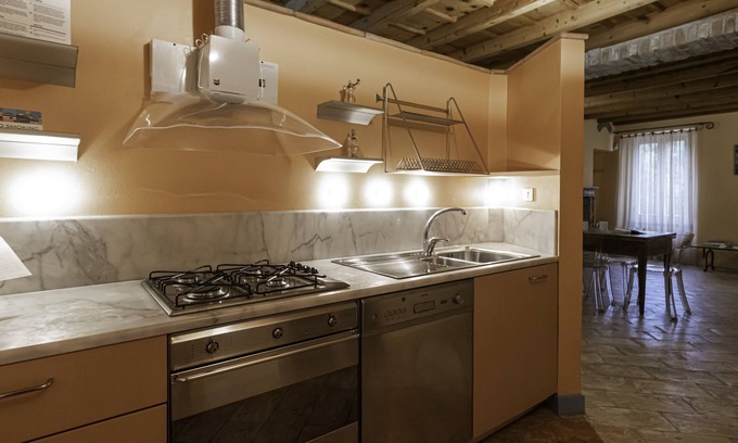 Porta Garibaldi Apartment | Garibaldi 93 B: Family-Friendly Stay with Kitchen & Breakfast