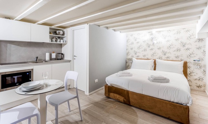 Magenta Apartment | Explore Italianway - The B Village Standard with Spa & Kitchen