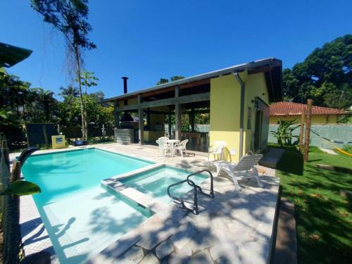 Itamambuca House | Oceanfront Refúgio Itamambuca with Pool & Pet Friendly Stay