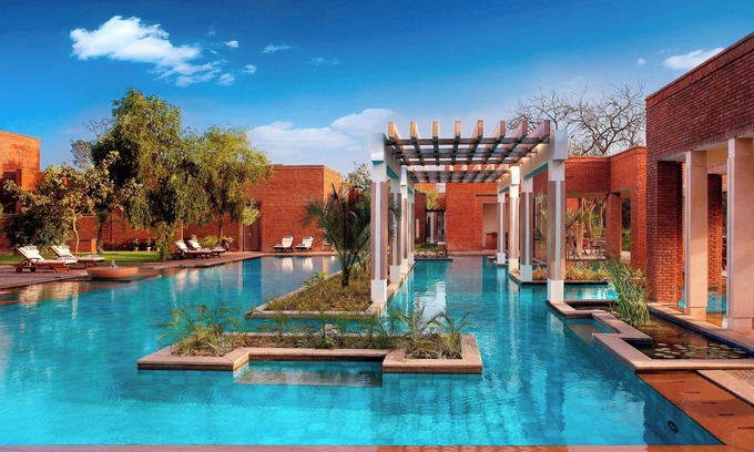 Taj Ganj Hotel | Elegant ITC Mughal Resort & Spa with Pool and Hot Tub