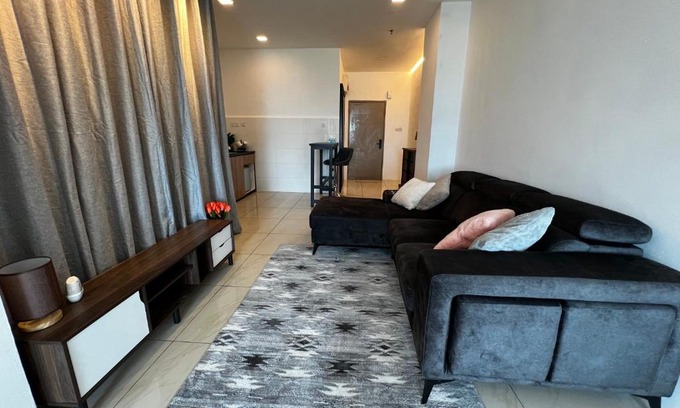 Penampang Apartment | Comfortable ITCC Manhattan Suites: Child-Friendly Retreat