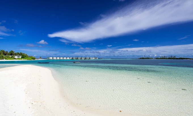 Guraidhoo House | Inviting Ithaa Beach Maldives: Family-Friendly Getaway