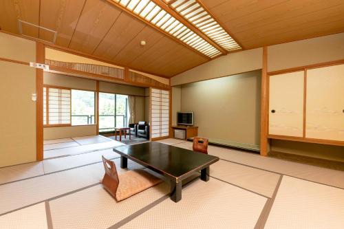 Kinugawa Onsen Hotel | Relaxing Getaway at Itoen Hotel New Sakura with Pools