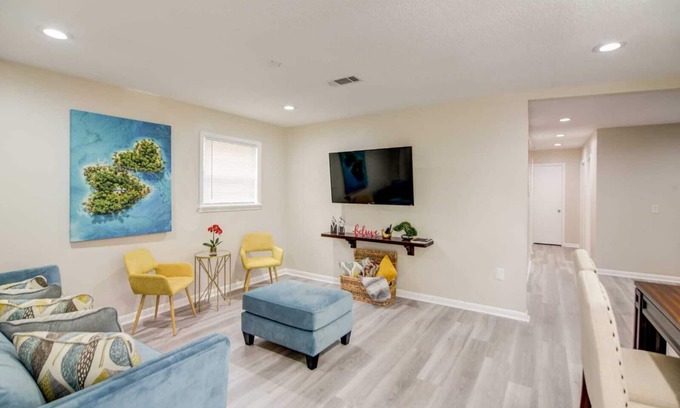 Hattiesburg House | Beautifully Renovated House with Spa and Hot Tub Amenities