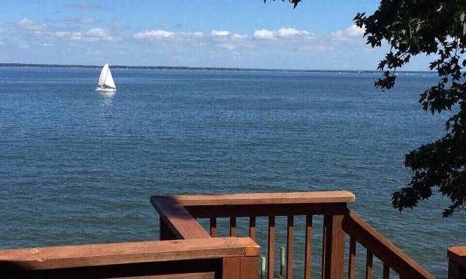 Montross House | Enjoy Ocean Views: 5% Off 3-Night Stays This Fall!