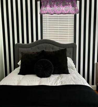 Salem Apartment | Book Lally’s House! Steps to Common - Rated 10/10 by Guests