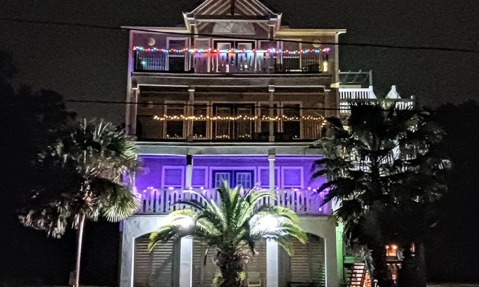Apalachicola Condo | Book Your Father's Day Getaway at Red Snapper Resort!