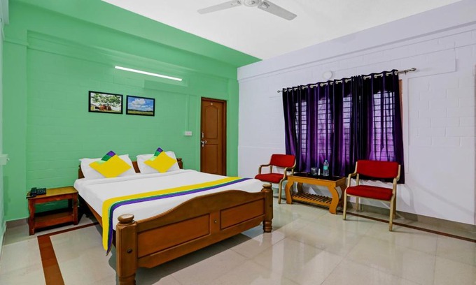 Mahadevpet Hotel | Comfortable Getaway at Itsy By Treebo with Mountain Views