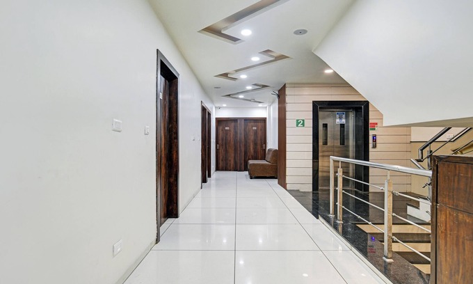 Surat Hotel | Convenient Stay at Itsy By Treebo - Ospite with Breakfast