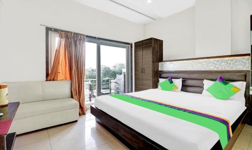Mathura Hotel | Convenient Stay at Itsy Hotels Anjali Mahal Near Railway Station
